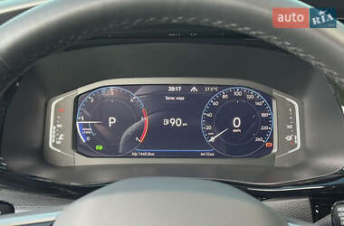 Минивэн Volkswagen Multivan 2024 в 