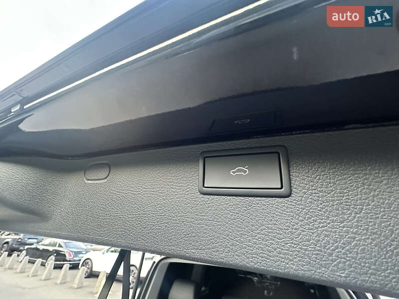 Мінівен Volkswagen Multivan 2024 в Києві