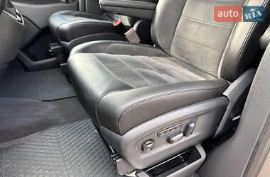 Минивэн Volkswagen Multivan 2018 в 