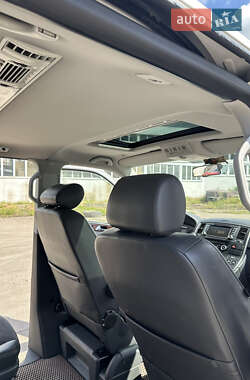 Минивэн Volkswagen Multivan 2012 в 