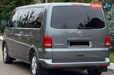 Минивэн Volkswagen Multivan 2011 в 