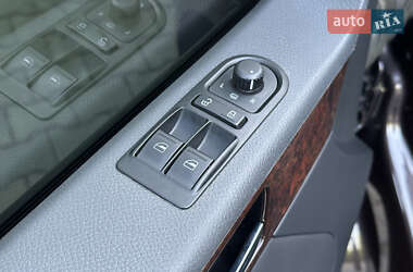 Минивэн Volkswagen Multivan 2015 в 