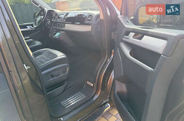 Минивэн Volkswagen Multivan 2016 в 
