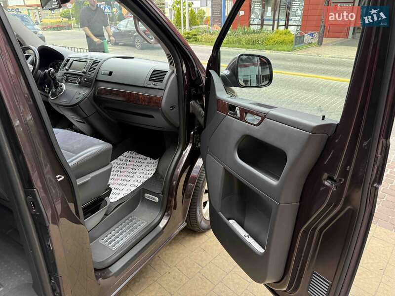 Минивэн Volkswagen Multivan 2014 в Львове