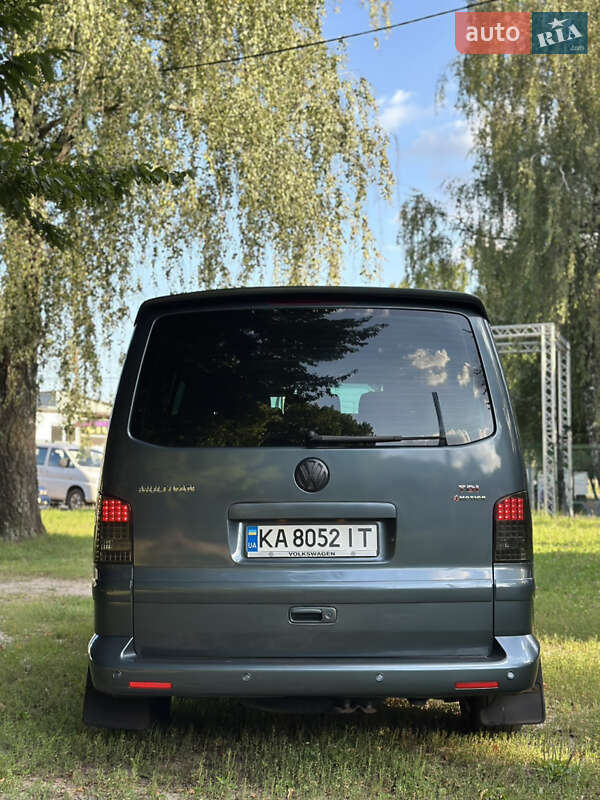 Минивэн Volkswagen Multivan 2008 в Киеве