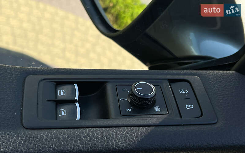 Минивэн Volkswagen Multivan 2017 в Львове