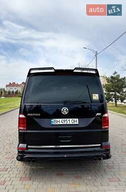 Минивэн Volkswagen Multivan 2018 в 