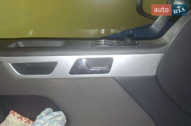Минивэн Volkswagen Multivan 2012 в 