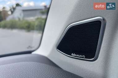 Минивэн Volkswagen Multivan 2018 в 