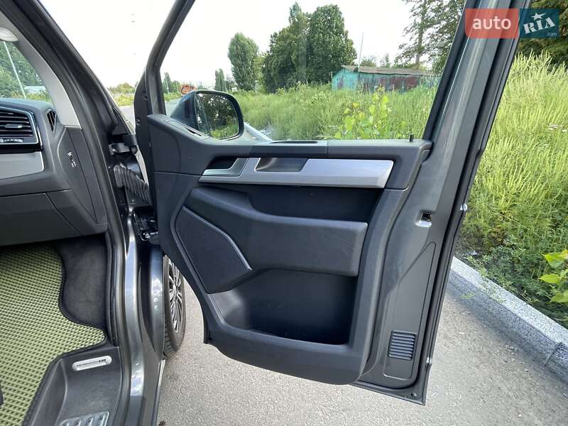 Минивэн Volkswagen Multivan 2018 в Киеве фото 53 Минивэн Volkswagen Multivan 2018 в Киеве