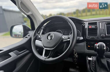 Мінівен Volkswagen Multivan 2016 в 