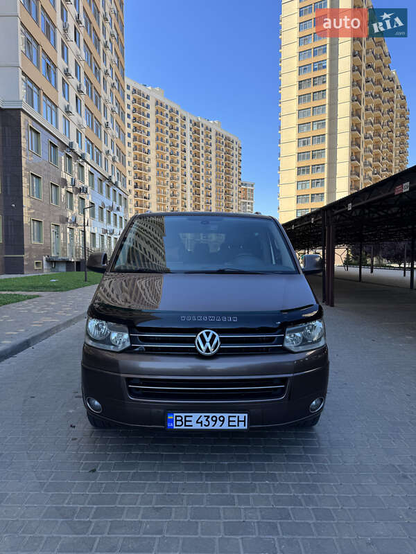 Минивэн Volkswagen Multivan 2010 в 