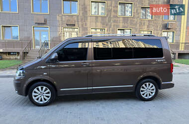 Минивэн Volkswagen Multivan 2010 в 