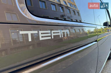 Минивэн Volkswagen Multivan 2010 в 