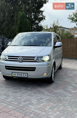 Мінівен Volkswagen Multivan 2011 в 