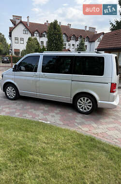 Мінівен Volkswagen Multivan 2011 в 