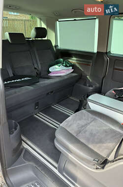 Мінівен Volkswagen Multivan 2011 в 