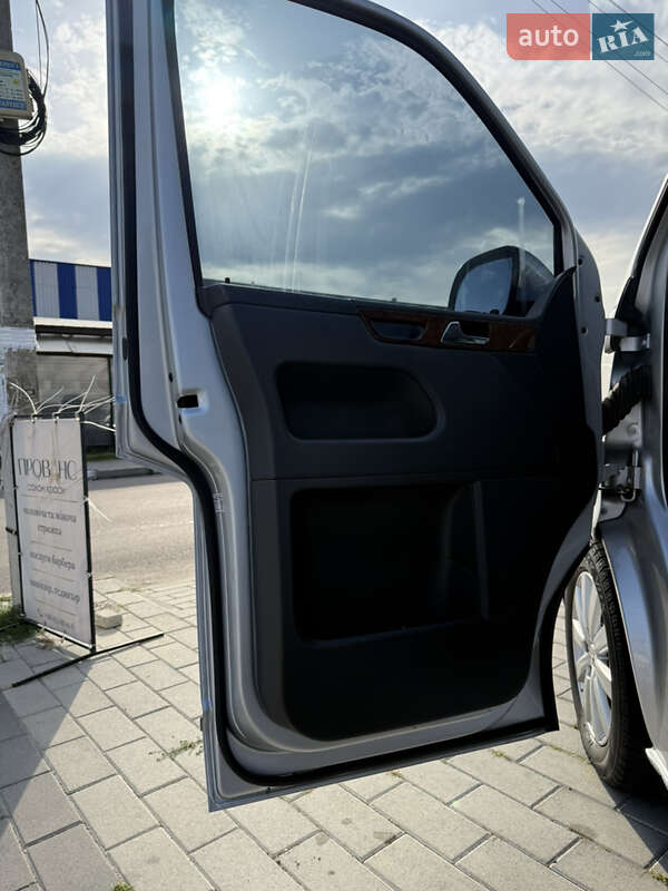 Мінівен Volkswagen Multivan 2011 в Стрию
