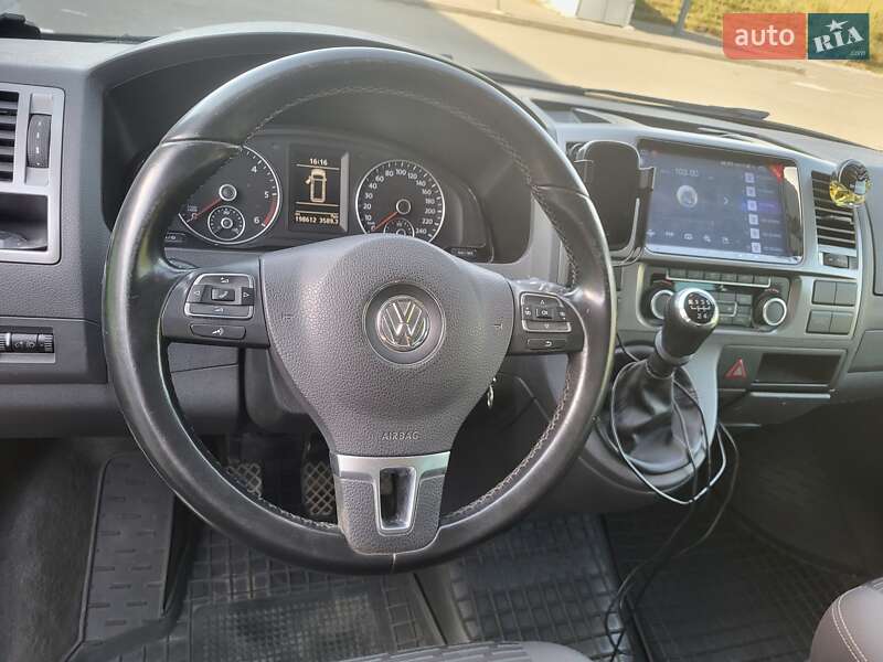 Минивэн Volkswagen Multivan 2015 в Киеве фото 15 Минивэн Volkswagen Multivan 2015 в Киеве