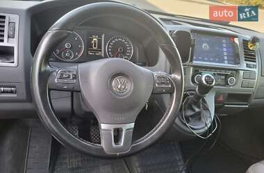Мінівен Volkswagen Multivan 2015 в 