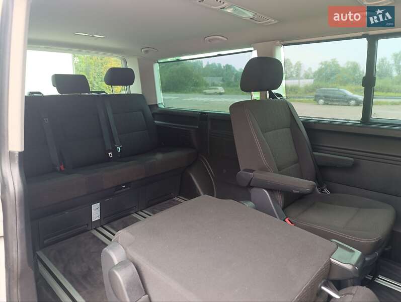 Минивэн Volkswagen Multivan 2017 в Долине