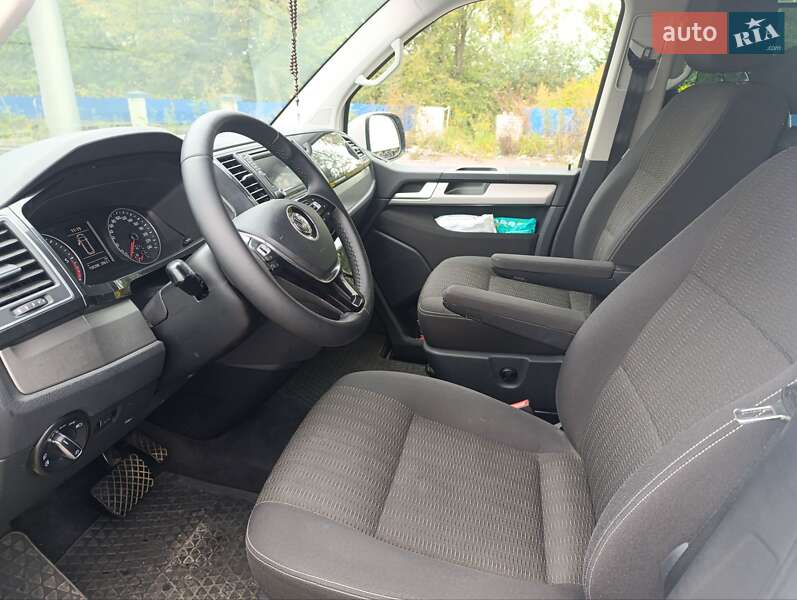 Минивэн Volkswagen Multivan 2017 в Долине