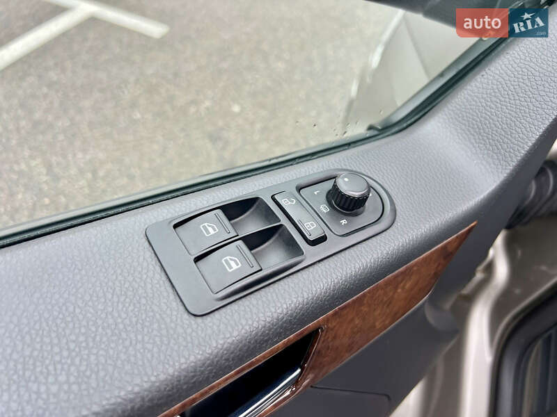 Минивэн Volkswagen Multivan 2011 в Киеве