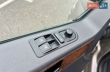 Мінівен Volkswagen Multivan 2011 в 