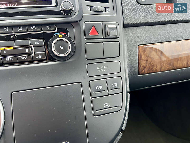 Минивэн Volkswagen Multivan 2011 в Киеве