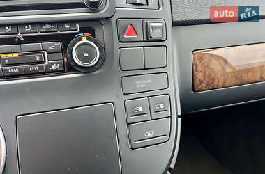 Мінівен Volkswagen Multivan 2011 в 