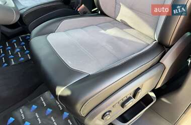 Мінівен Volkswagen Multivan 2020 в 