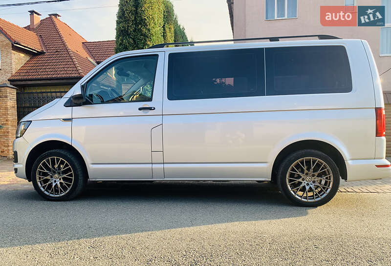 Минивэн Volkswagen Multivan 2016 в 