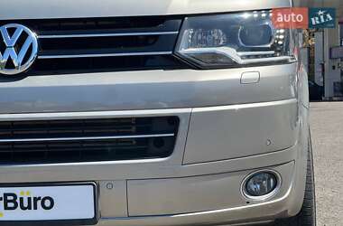 Мінівен Volkswagen Multivan 2015 в 