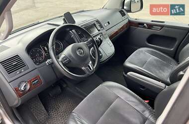 Мінівен Volkswagen Multivan 2015 в 