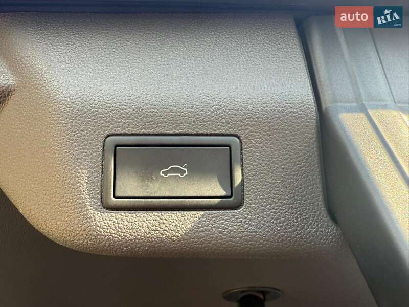 Мінівен Volkswagen Multivan 2022 в Києві