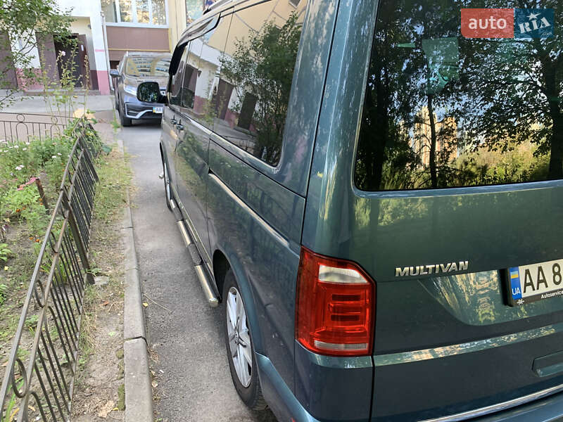Минивэн Volkswagen Multivan 2017 в Киеве