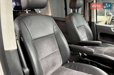Минивэн Volkswagen Multivan 2015 в 
