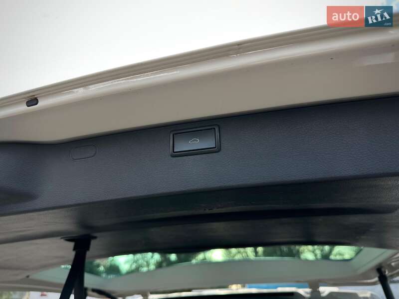 Минивэн Volkswagen Multivan 2020 в Киеве