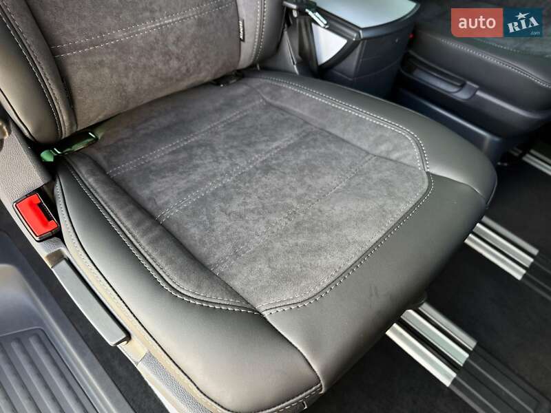 Минивэн Volkswagen Multivan 2020 в Киеве