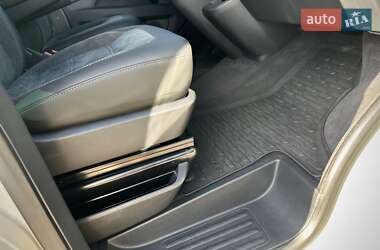 Мінівен Volkswagen Multivan 2020 в 