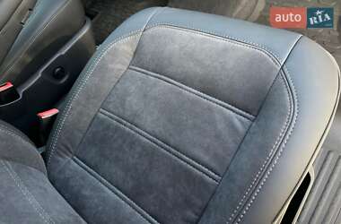Мінівен Volkswagen Multivan 2020 в 