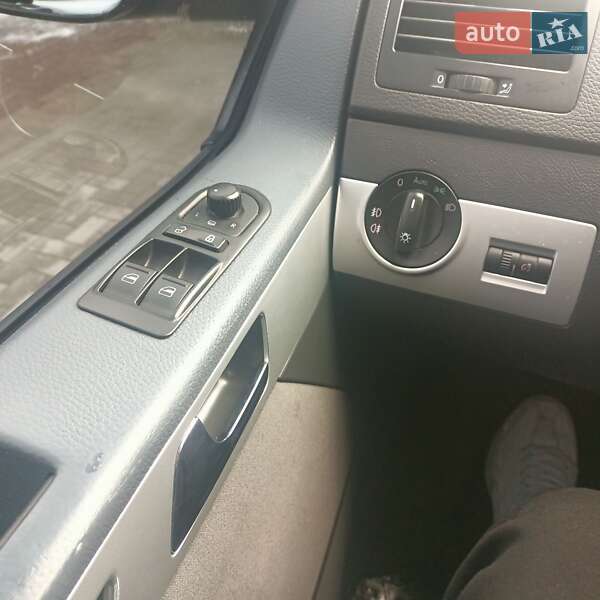 Минивэн Volkswagen Multivan 2013 в Ровно