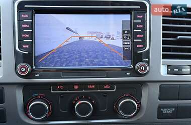 Мінівен Volkswagen Multivan 2013 в 