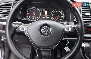 Минивэн Volkswagen Multivan 2018 в 