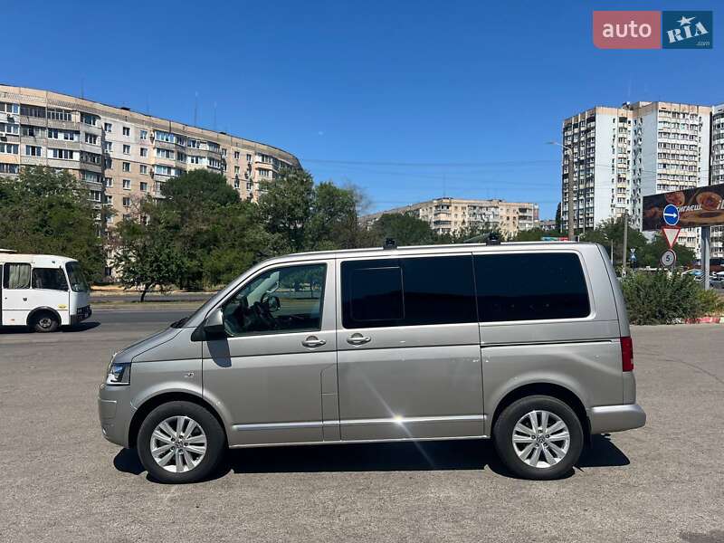 Минивэн Volkswagen Multivan 2015 в 
