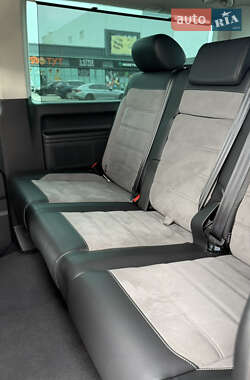 Минивэн Volkswagen Multivan 2020 в 