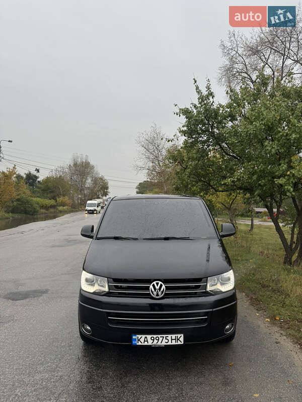 Минивэн Volkswagen Multivan 2011 в 