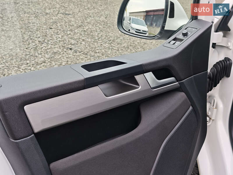 Минивэн Volkswagen Multivan 2019 в Луцке