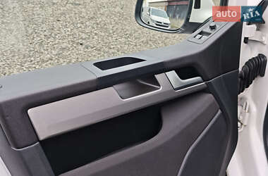 Мінівен Volkswagen Multivan 2019 в 