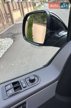 Минивэн Volkswagen Multivan 2012 в 